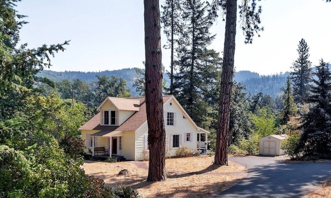 Husum House | The Husum House - Columbia Gorge - White Salmon River