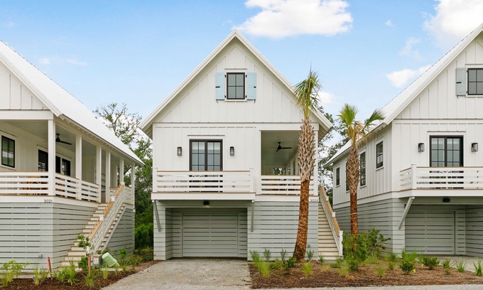 Johns Island House | “The Ibis” (3025 Southerly Way) 2 person creekside bungalow at Kiawah River ~ Tesla Charger