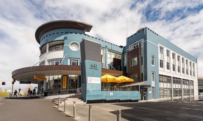 Newton Apartment | The ideal city escape w onsite carpark!