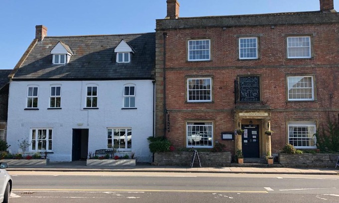 Ilchester Hotel | The Ilchester Arms Hotel, Ilchester Somerset