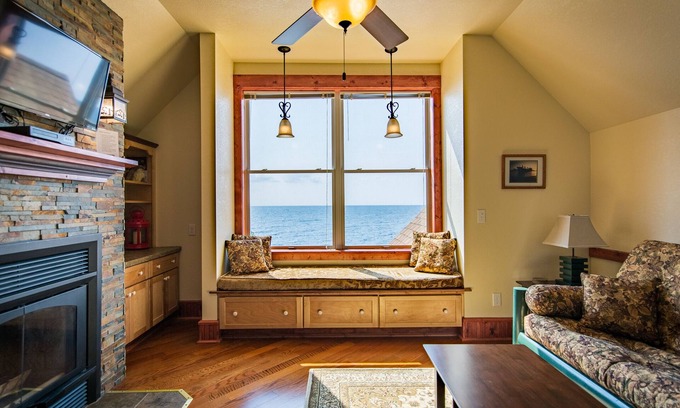Croftville Condo | The Inn at Croftville Road Cottages #8. On the Shore of Lake Superior.
