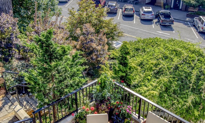 Bainbridge Island Hotel | The Inn at Pleasant Beach