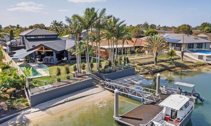 Yamba House | The Islander | Waterfront with Pool