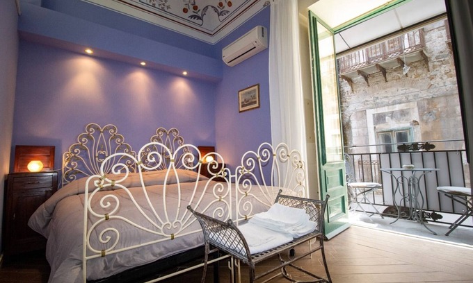 Santo Stefano di Camastra Bed & Breakfast | THE PALACE B&B and Apartments - FRUIT LUXURY ROOM