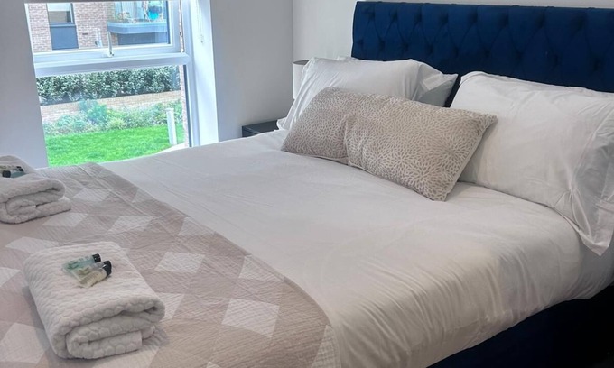 Harlow Apartment | The Ivy Abode 2 bed Apartment