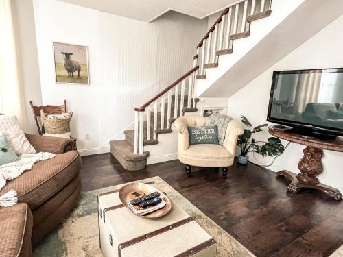 Spring City House | The Jailer's Cottage * Entire Home * Sleeps 12
