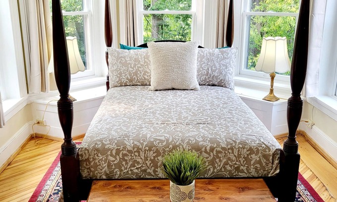 Frederick House | The Jarboe Suite on historic Manor House grounds!