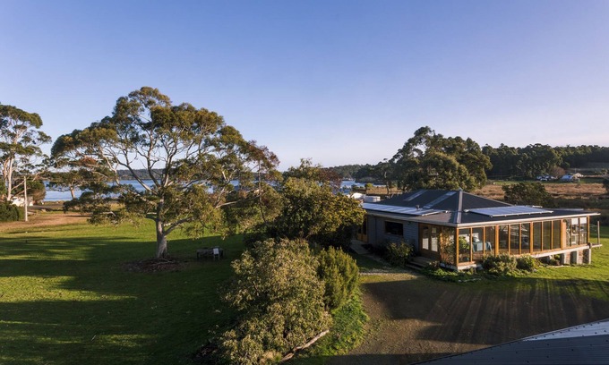 Southport Cottage | The Jetty House Cottage - a Cabin by the sea