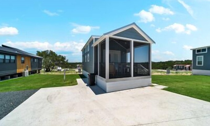 Fredericksburg Cottage | The Johnny - 218