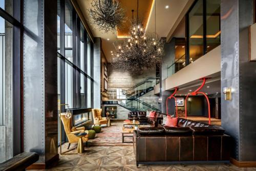 Rossland Hotel | The Josie Hotel, Autograph Collection