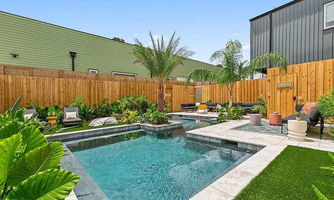 Faubourg Lafayette House | The Jungle House | Heated Pool | Private Hot Tub