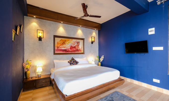 The Mall Road Apartment | The Junglee Bakri