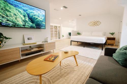 Gainesville Apartment | The Key Reno'd Historic Studio 1 Mile to UF & DT