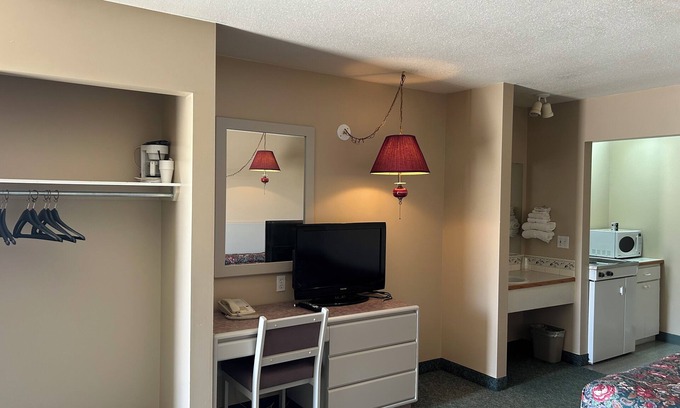 Sundre Hotel | The King's Motel