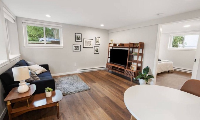 Sioux Falls Apartment | The King Suite | Mid Century & Spacious