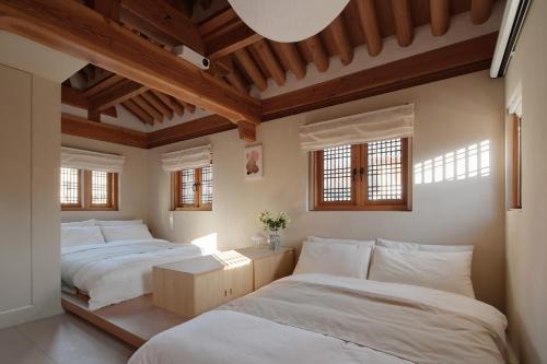 Jongno Bed & Breakfast | The Korean Traditional Hanok in Downtown Seoul for convenient public transportation - Seoul Ari