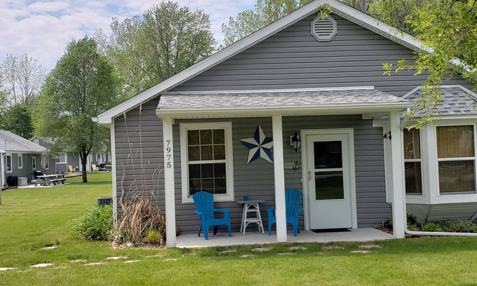 North Lakeport House | The Lake House Cottage - Sleeps 5