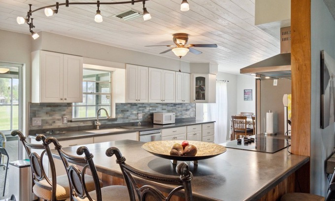 Haines City House | The Lake Home - Beautiful Oasis In The Heart Of Florida! 2 Bedroom Home by RedAwning