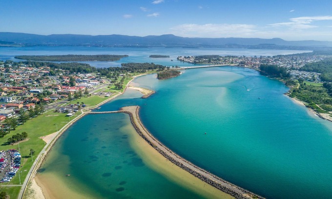 Lake Illawarra House | The Lake House - Convenient location close to Reddall Reserve & Lake Illawarra