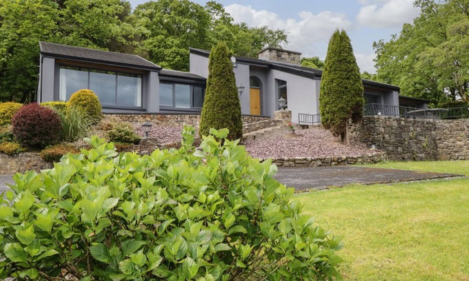 Fivemilebourne House | THE LAKE HOUSE, family friendly in Sligo Town, County Sligo