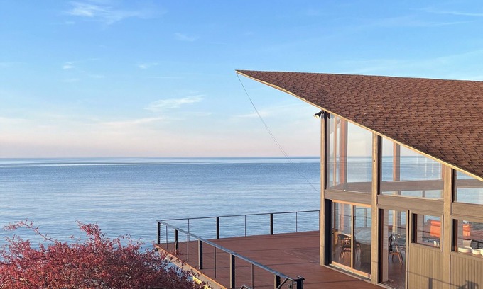 Lakewood House | The Lake House - private house on Lake Erie - 10 min from downtown