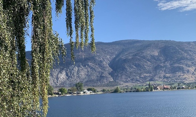 Okanagan-Similkameen House | The Lakefront Get-Away!
