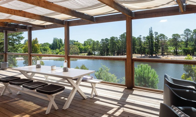 Beechworth House | The Lakehouse Beechworth- Absolute Lake Frontage