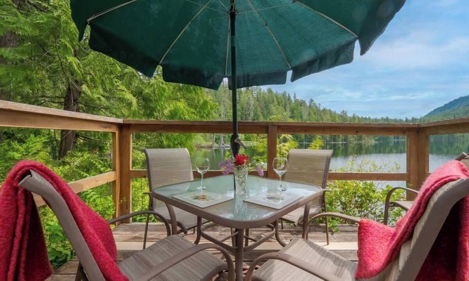 Earls Cove Cabin | The Lakeside Cottage