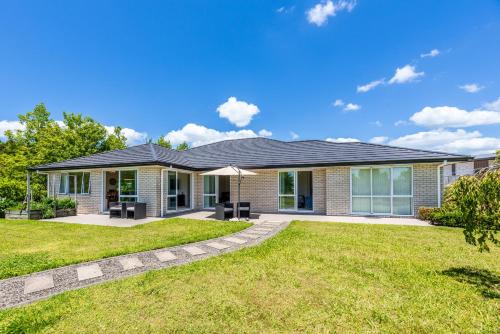 Tauranga House | The Lakeside - Tauranga Holiday Home