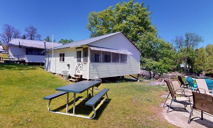 Brier Hill Cabin | The Lakeview at Cedar Grove Camps