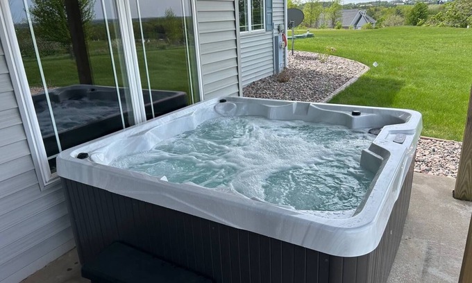 Krakow House | The Lakeview HousenHot tub/Games/Stunning Views