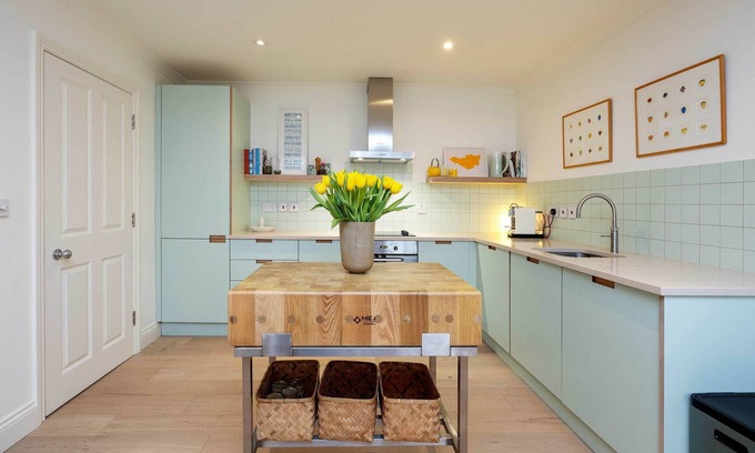 Knightsbridge and Belgravia House | The Lancaster Gate Mews House, by Veeve