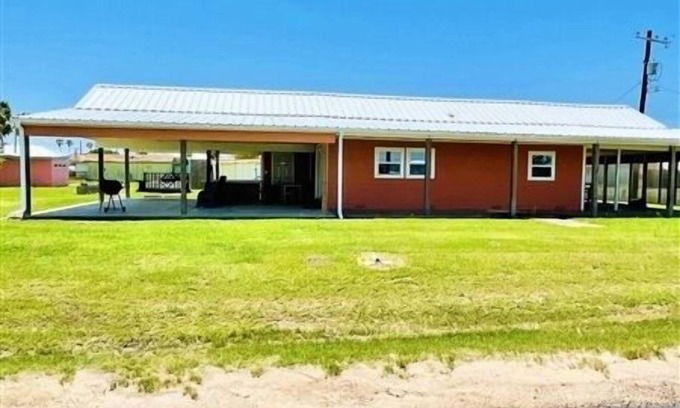 Port Mansfield House | The Landing. 2 Bedroom/1.5 Bath Private Home. Great Outdoor Space!