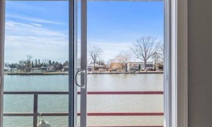 Harrison Boat Rental | The Landing - Clinton River at Lake St. Clair