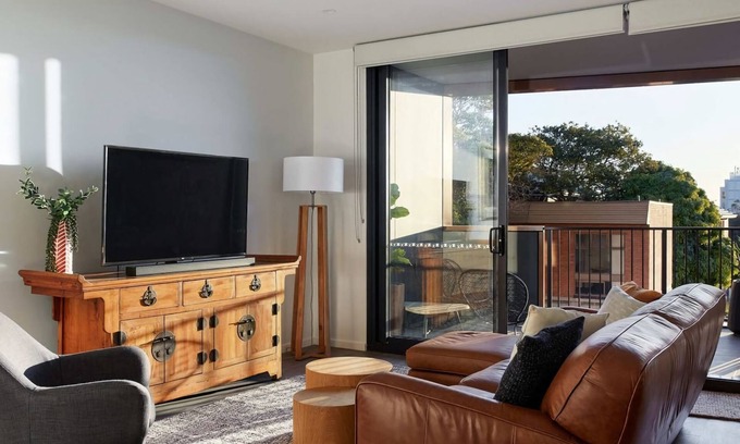 Newcastle Apartment | The Landing - Newcastle CBD Apartment