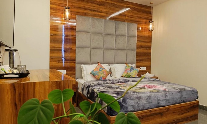 Rohtak Hotel | The Landlord Hotel