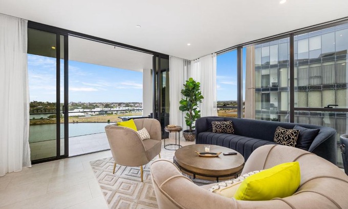 Mermaid Waters Apartment | The Lanes 5 Star Luxury
