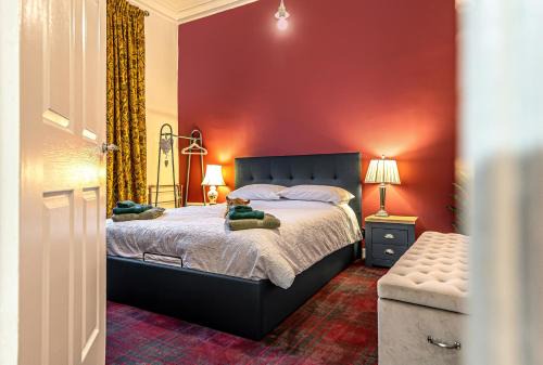 Kirkcaldy Apartment | The Lang Toun Bothy- by the Sea & Near Edinburgh