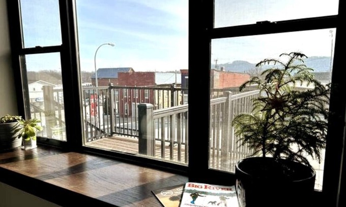 Lansing Condo | The Lansing Historic Retreat
