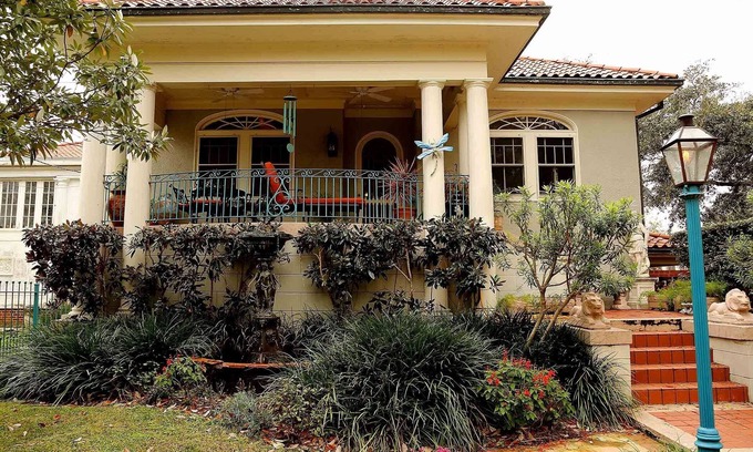 New Orleans Bed & Breakfast | The Laurel Bed And Breakfast