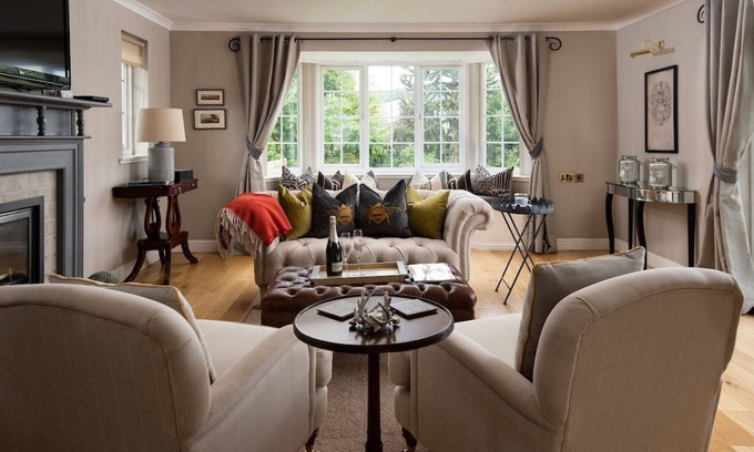 Jedburgh Cottage | THE LAURELS, Jedburgh - sleeps 2+2 in 2 bedrooms