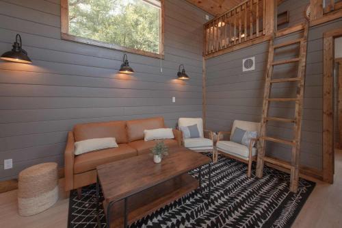 Lookout Valley Neighborhood Association House | The Lavender Loft