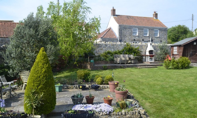 Ashcott Bed & Breakfast | The Lawns Tea Room and B&B
