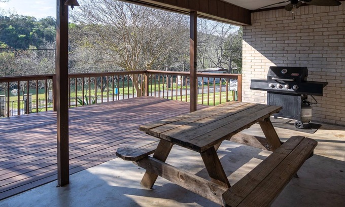 New Braunfels House | The Lazy A Rr7221 3 Bedroom Home by RedAwning