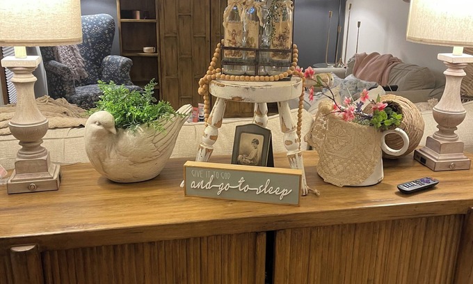 Hutchinson House | The Lazy Cow Inn Sleeps 9+
