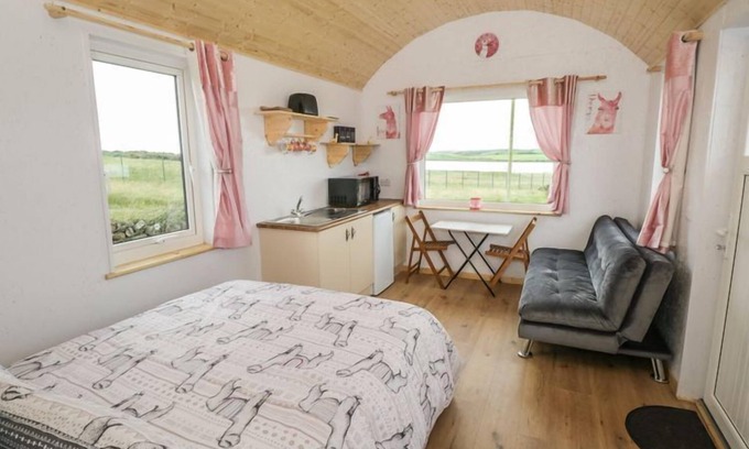 Ballyshannon Apartment | The Lazy Llama Shepherd Hut Campview Farm Stay