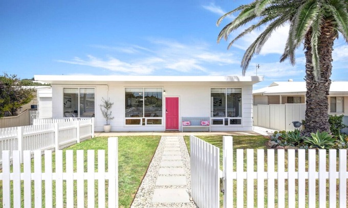 Goolwa South House | The Lazy Palm Beach Shack