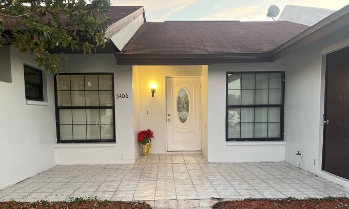 Carrollwood Apartment | The Less Is More House (Plantation Area)(Big Pool)(9Min from TPA)