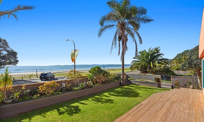 Ohope House | The Lights House - Beachfront Ohope Holiday Home