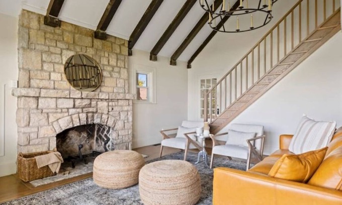 Lakeshore House | The Lilac Cottage- a Lakefront experience